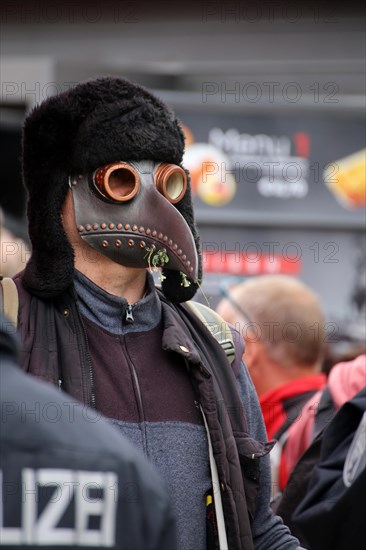 Berlin: The planned lateral thinkers' demonstration for peace and freedom against the German government's corona measures was banned. Some demonstrators were nevertheless on site