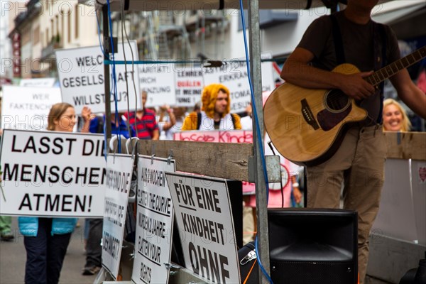 Lateral thinking demo in Darmstadt, Hesse: The demonstration was directed against the corona measures of the past two years as well as future restrictions such as the reintroduction of compulsory masks. There were also calls for a stop to arms deliveries to Ukraine