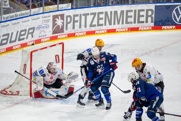 Game scene Adler Mannheim against Fischtown Pinguins Bremerhaven (PENNY DEL, German Ice Hockey League)