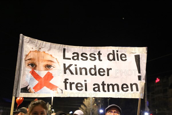 Large demonstration in Leipzig against the federal government's corona policy