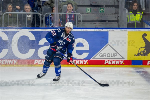 26.01.2024, DEL, German Ice Hockey League, Matchday 41) : Adler Mannheim v Iserlohn Roosters (Matthias Plachta 22, Adler Mannheim, on the puck. The forward scored an important goal in the win over Iserlohn in his first game back from injury)