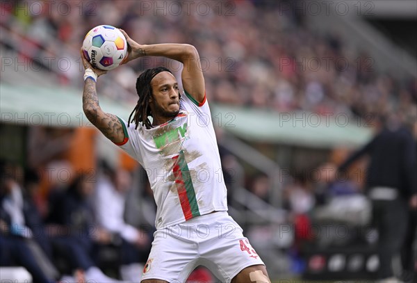 Kevin Mbabu FC Augsburg FCA (43) Action, throw-in, WWK Arena, Augsburg, Bavaria, Germany, Europe