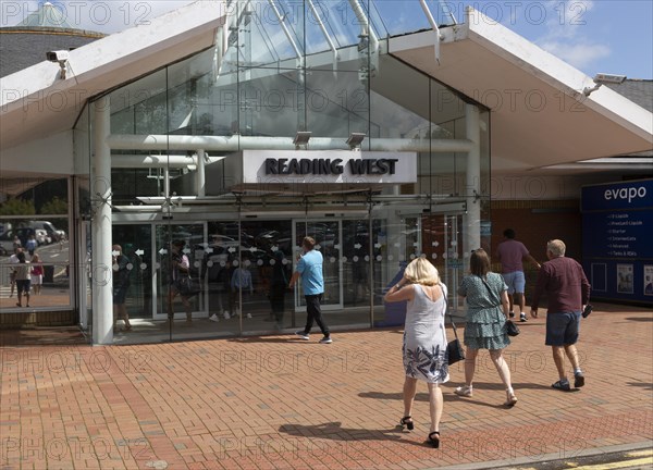 Reading West service station on M4 motorway, Berkshire, England, UK