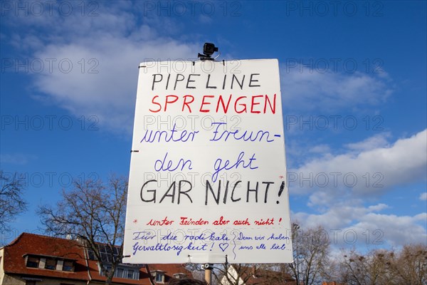 Demonstration in Landau in der Pfalz in favour of peace negotiations, affordable energy and living costs and politicians' liability. The demonstration was organised by a private individual