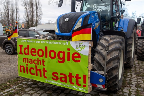 Farmers' protests in Ludwigshafen am Rhein: large demonstration by farmers from the Southern Palatinate and the Vorderpfalz at the Friedrich-Ebert-Halle