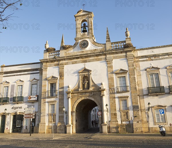 Neoclassical architecture Arco da Vila built after the 1755 earthquake, city of Faro, Algarve, Portugal, Europe