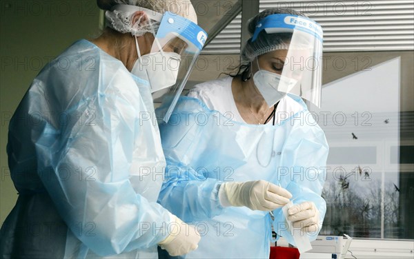 Employee analyses a sample in a Corona rapid test centre, Eberswalde, 17.03.2021