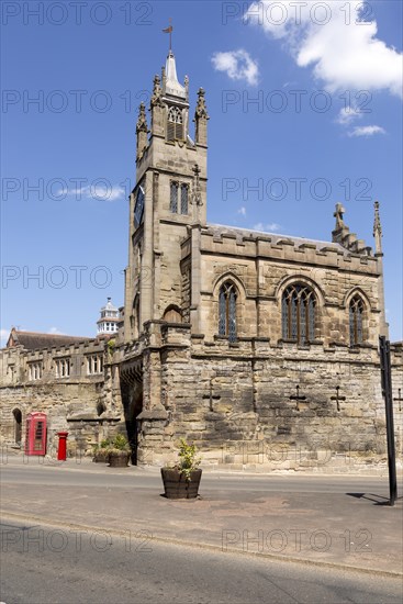 East Gate and St Peter's Chapel, Warwick, Warwickshire, England, UK