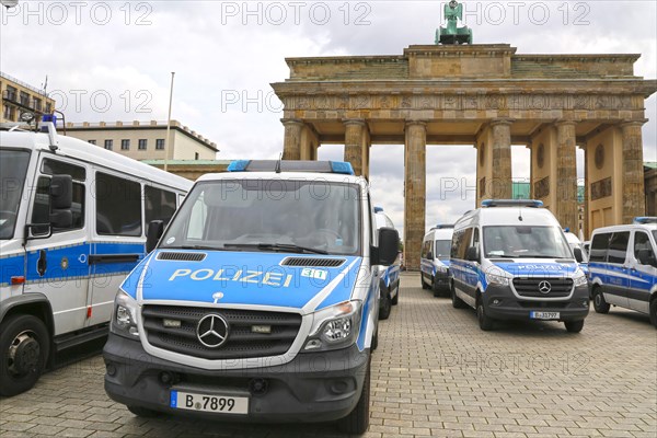 Berlin: The planned lateral thinkers' demonstration for peace and freedom against the corona measures of the federal government was banned. A large area of the Brandenburg Gate was cordoned off
