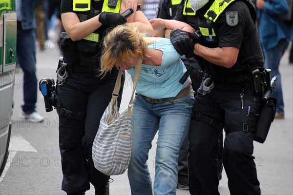 Berlin: The planned lateral thinker demo for peace and freedom against the corona measures of the federal government was banned. Several arrests were made