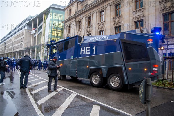 Demonstration in Frankfurt against the corona measures: The demonstration was broken up after a few minutes due to a lack of safety distances between the participants. Water cannons were brought into position