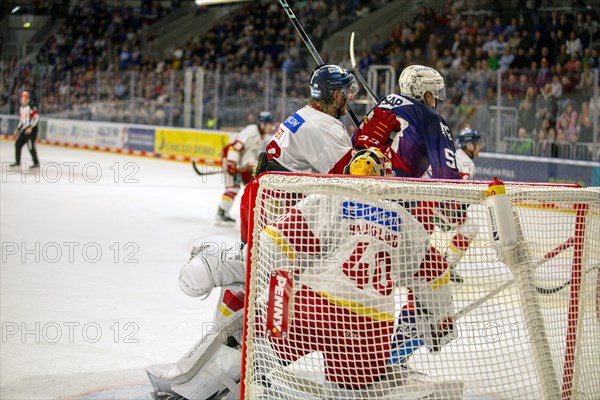 Game scene Adler Mannheim against Duesseldorfer EG (PENNY DEL, German Ice Hockey League)