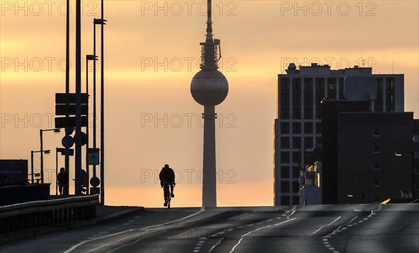 A cyclist alone on the otherwise busy Frankfurter Allee, Berlin, 29/03/2021