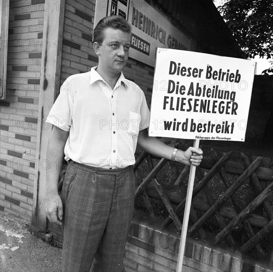 DEU, Germany, Dortmund: Personalities from politics, business and culture from the years 1965-71. Dortmund. Handicraft. Tiler strike 1965, Europe