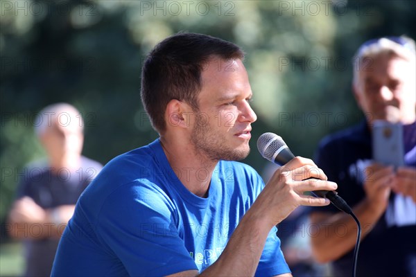 Mannheim: Lawyer Markus Haintz speaks at a vigil against the federal government's coronavirus measures. The rally was organised by the group Querdenken 621