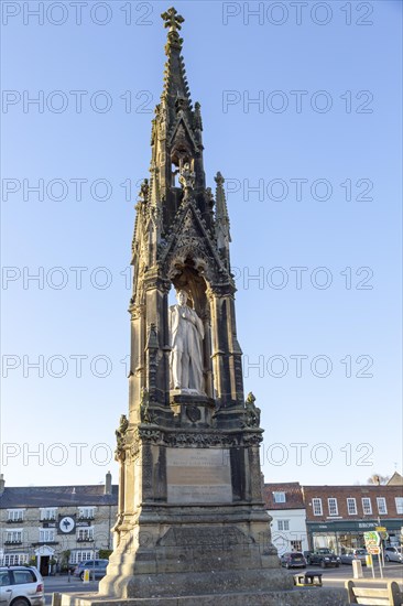 Statue monument of William Duncombe second baron Feversham 1798- 1867, Helmsley, North Yorkshire, England, UK