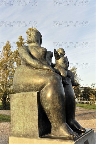 Maternidade, sculpture by Fernando Botero, 1999, in Parque Eduardo VII, Lisbon, Lisboa, Portugal, Europe