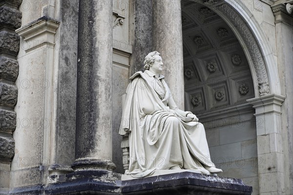 Statue of Goethe, left of the entrance to the Semper Opera House, Opera House of the Saxon State Opera Dresden, Court and State Opera of Saxony, Theaterplatz, Dresden, Saxony, Germany, Europe