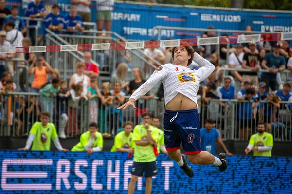 Fistball World Championship from 22.07. to 29.07.2023 in Mannheim: At the end of the preliminary round, co-favourite Austria won 3:0 sets against Chile. Pictured here: Attacking shot by the Chilean team