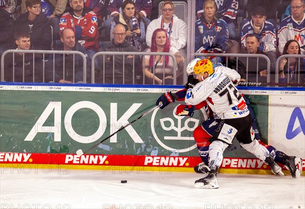 Game scene Adler Mannheim against Fischtown Pinguins Bremerhaven (PENNY DEL, German Ice Hockey League)