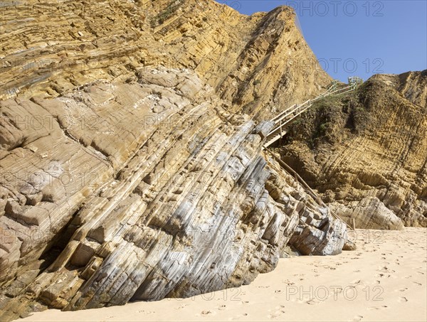 Folded sedimentary rock strata dipping downwards in cliff at Praia dos Alteirinhos, Zambujeira do Mar, Parque Natural do Sudoeste Alentejano e Costa Vicentina, Costa Vicentina and south west Alentejo natural park, Zambujeira do Mar, Alentejo Littoral, Portugal, southern Europe, Europe