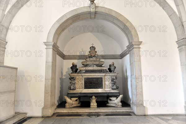 Stone sarcophagi, burial place of the House of Braganza, Monastery of Sao Vicente de Fora, built until 1624, Old Town, Lisbon, Lisboa, Portugal, Europe