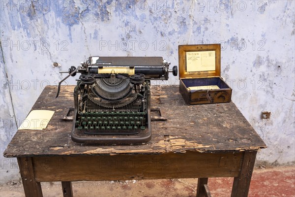 An old typewriter repurposed as a piece of art, on display in Mattancherry's Jew Town, Cochin, Kerala, India, Asia