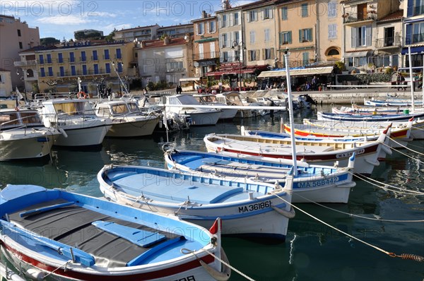 Cassis, the port