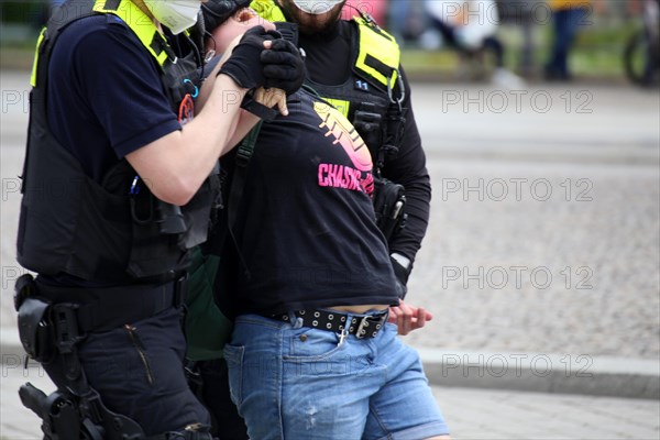 Berlin: The planned lateral thinker demo for peace and freedom against the corona measures of the federal government was banned. Several arrests were made