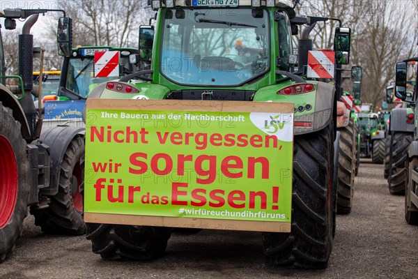 Farmers' protests in Ludwigshafen am Rhein: large demonstration by farmers from the Southern Palatinate and the Vorderpfalz at the Friedrich-Ebert-Halle