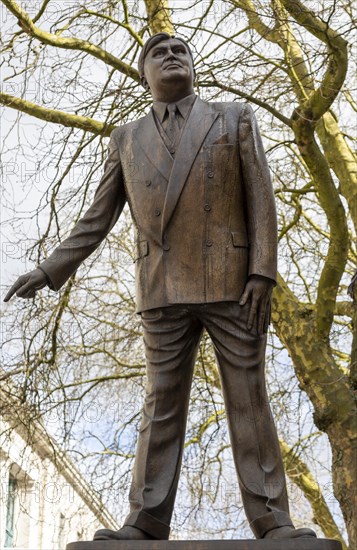 Statue bronze sculpture of politician Aneurin Bevan 1897-1960 in Queen Street, Cardiff, South Wales, UK by Robert Thomas