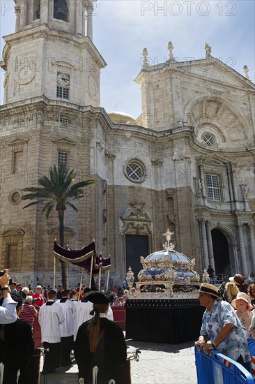 Semana Santa, procession, altar boys follow magnificent coffin, tourists, celebrations in Cadiz, Spain, Europe