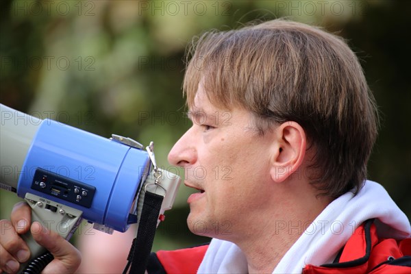 Corona protests in Mannheim: Several hundred opponents of the current corona measures gather at a rally organised at short notice. Among the speakers was Dr Bodo Schiffmann