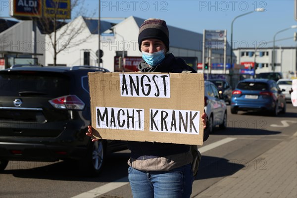 Rally against the corona measures: Demonstrators express their criticism of the corona policy with an authorised sign campaign in Industriestrasse in Ludwigshafen