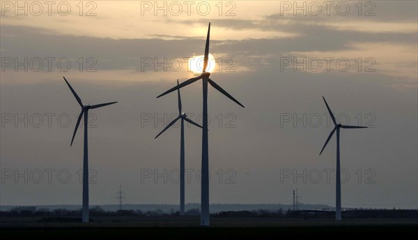 Windmills in a wind farm, Nauen, 03/03/2021