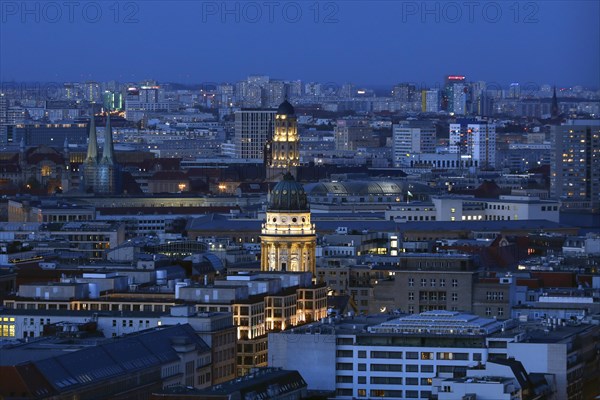 Berlin Mitte, Berlin Cathedral and the old town hall in the evening, 20.04.2021