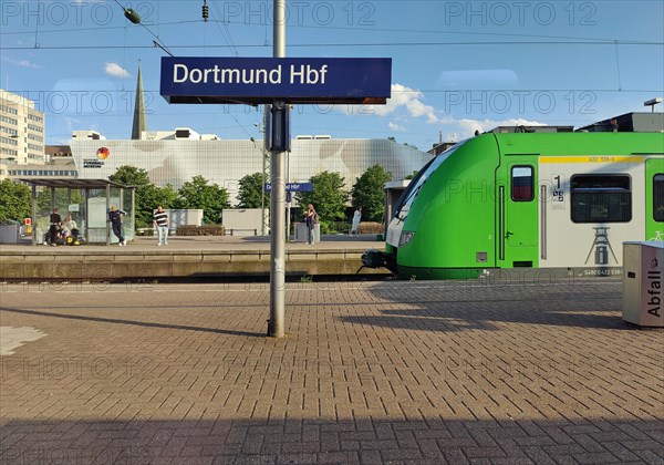Central station with local train, Dortmund, Ruhr area, North Rhine-Westphalia, Germany, Europe