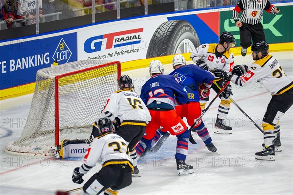 Game scene Adler Mannheim against Rouen Dragons (Champions Hockey League)