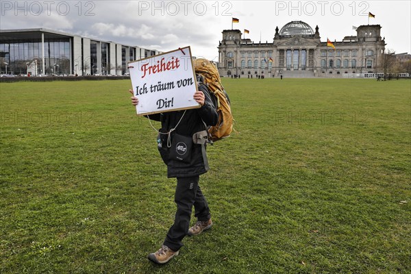A man demonstrates against the coronavirus restrictions in front of the Reichstag. Corona deniers and conspiracy theorists want to demonstrate against the corona regulations under the motto Enough is enough, Berlin, 16.04.2021