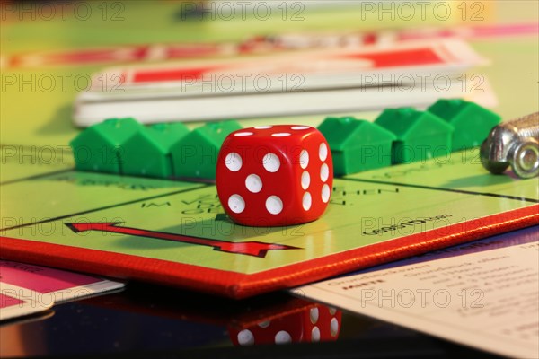 Symbolic image: Close-up of a Monopoly game (German)