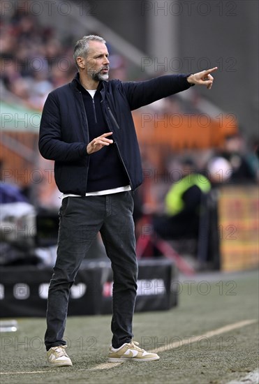 Coach Marco Rose RasenBallsport Leipzig RBL gesture, gesture, on the sidelines, WWK Arena, Augsburg, Bavaria, Germany, Europe