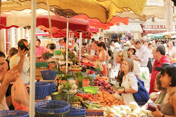 Market in Aix-en-Provence, Bouches-du-Rhone, Provence, France, Europe