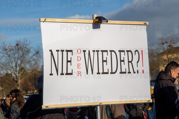 Demonstration in Landau in der Pfalz in favour of peace negotiations, affordable energy and living costs and politicians' liability. The demonstration was organised by a private individual