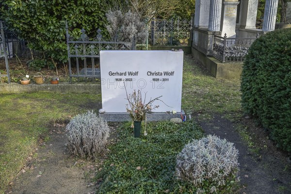 Gerhard and Christa Wolf, Grave, Dorotheenstaedtischer Friedhof, Chausseestrasse, Mitte, Berlin, Germany, Europe