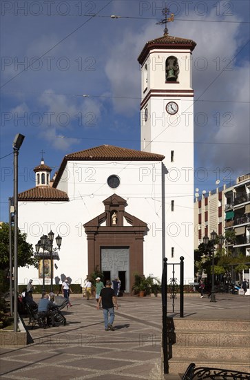 Parroquia de Nuestra Senora del Rosario parish church, Plaza de la Constitucion, Fuengirola, Costa del Sol, Andalusia, Spain, Europe