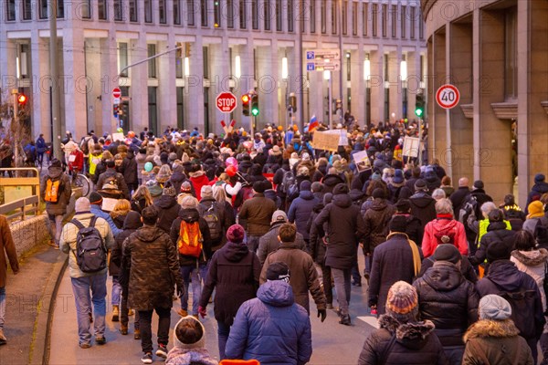 Frankfurt: Large demonstration against the corona measures. The organiser estimates the number of participants at 20, 000
