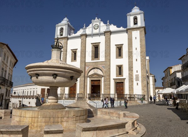 Church of Santo Antao dating from 1557, Giraldo Square, Praca do Giraldo, Evora, Alto Alentejo, Portugal southern Europe