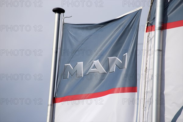Flag with the MAN logo (MAN Truck & Bus Service, Kaiserslautern) . The VW subsidiary MAN wants to cut up to 9, 500 jobs. In Germany, up to 7, 000 jobs are at risk