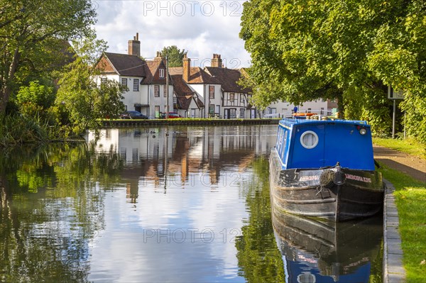 Narrow boat on the Kennet and Avon canal in the town centre of Newbury, Berkshire, England, UK