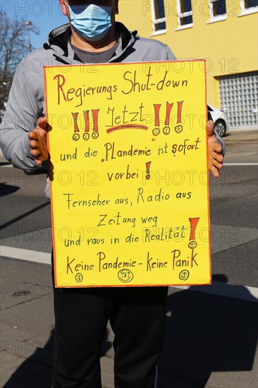 Rally against the corona measures: Demonstrators express their criticism of the corona policy with an authorised sign campaign in Industriestrasse in Ludwigshafen